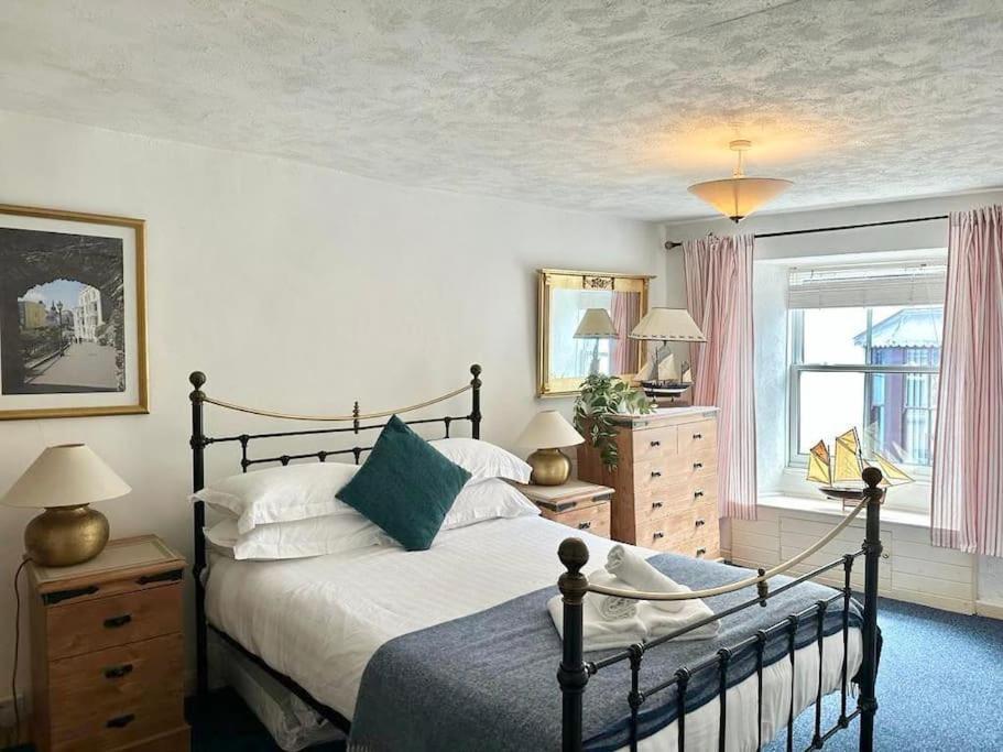 Ship Cottage Tenby Beach 50M Kültér fotó